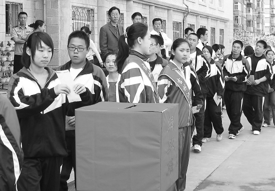 吉林市江城中学师生情系地震灾区