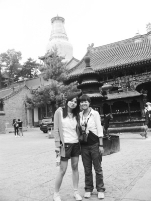 俩女大学生搭35辆顺风车 9天穷游3000多公里