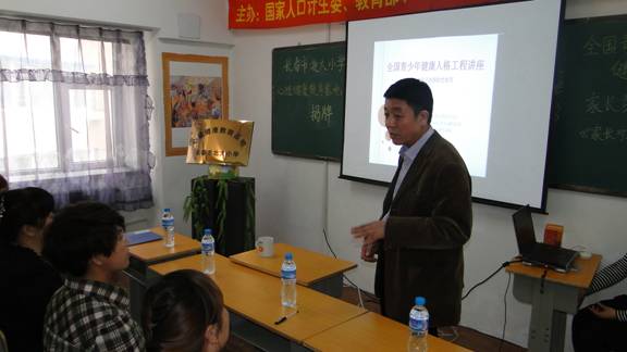 人口计生委宣教中心_市人口计生委宣教处处长陆全明赴新光社区检查指导早教