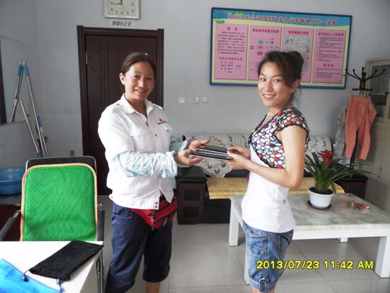 长春公交21路女司机车内捡到笔记本电脑还给